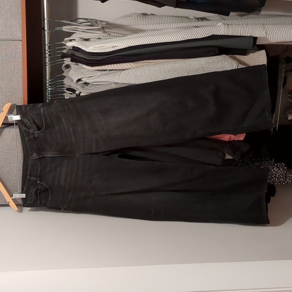 A&E black low rise jeans stretchyAE Dreamy Drape Stretch Low-Rise Baggy Wide-Leg